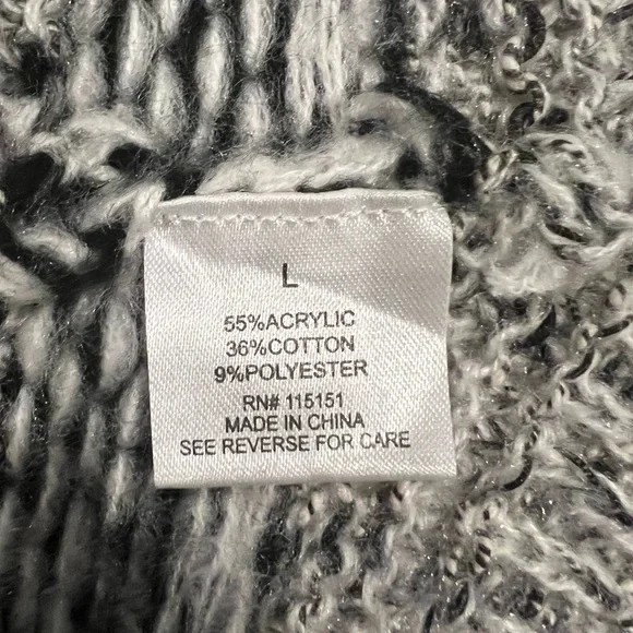 NWOT Romeo and Juliet Couture Black and Gray Southwest Print Sweater Size Large - Picture 4 of 5